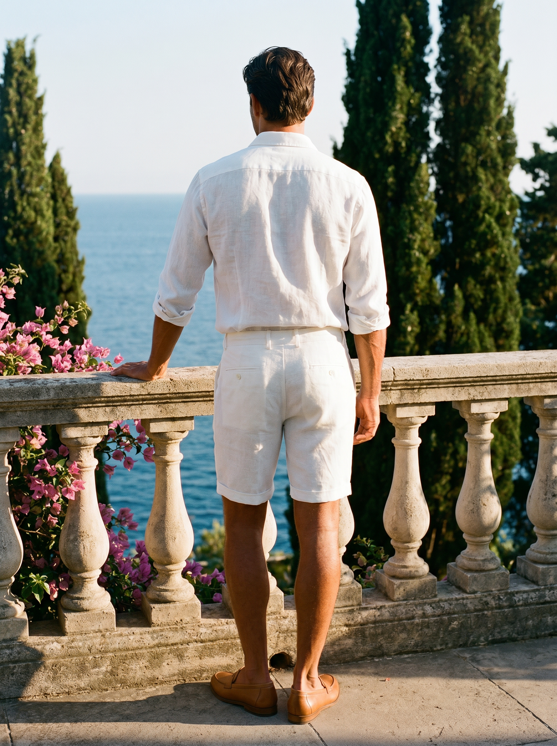 Men's white linen shorts, back view — Aveloire Lucien
