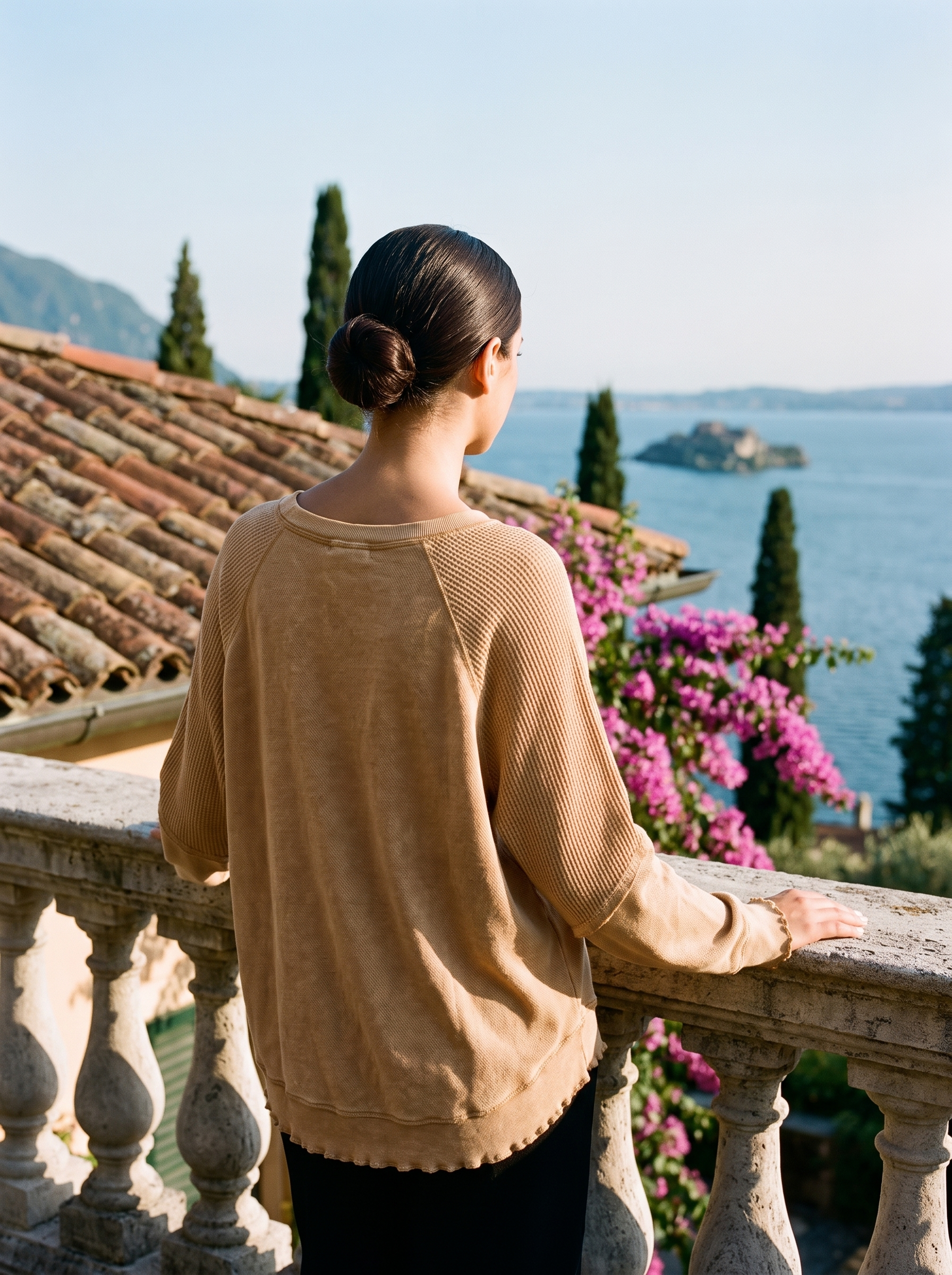 Back view of a camel waffle-panel top on a Lake Como terrace — Aveloire